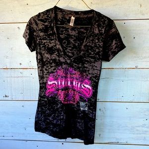 Women’s small v neck tee.